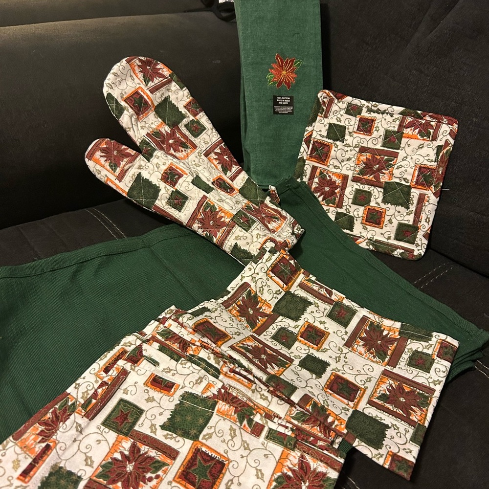 Holiday kitchen gift set